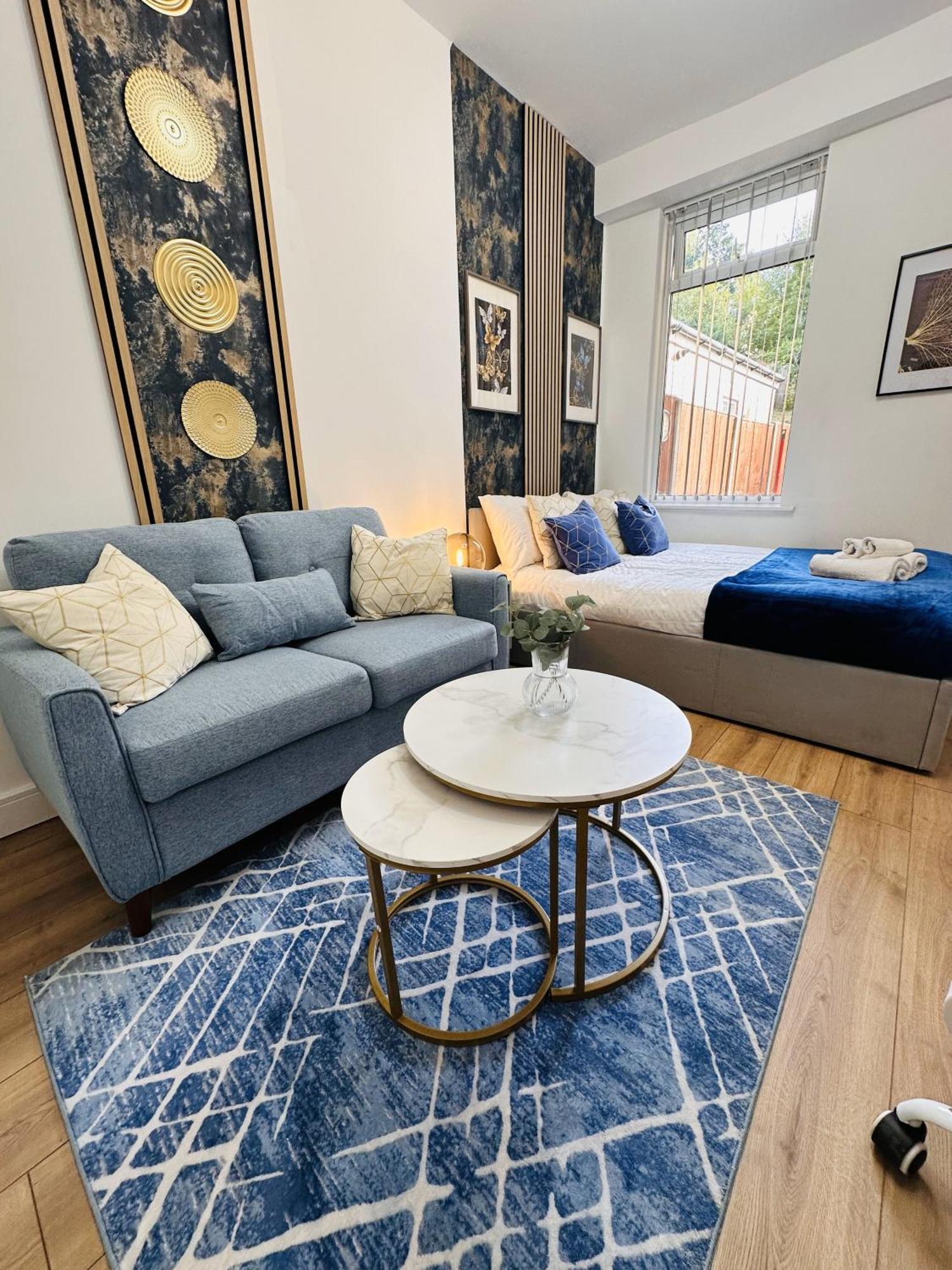 Guest house R2 - Newly Renovated Private With Its Own Kitchenette In Shared House By Qe Hospital *