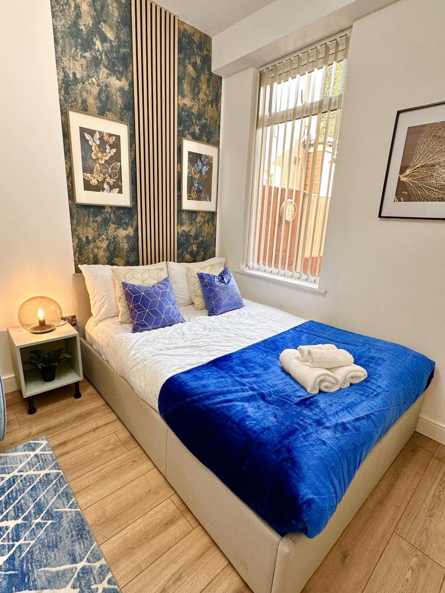 Guest house R2 - Newly Renovated Private With Its Own Kitchenette In Shared House By Qe Hospital *