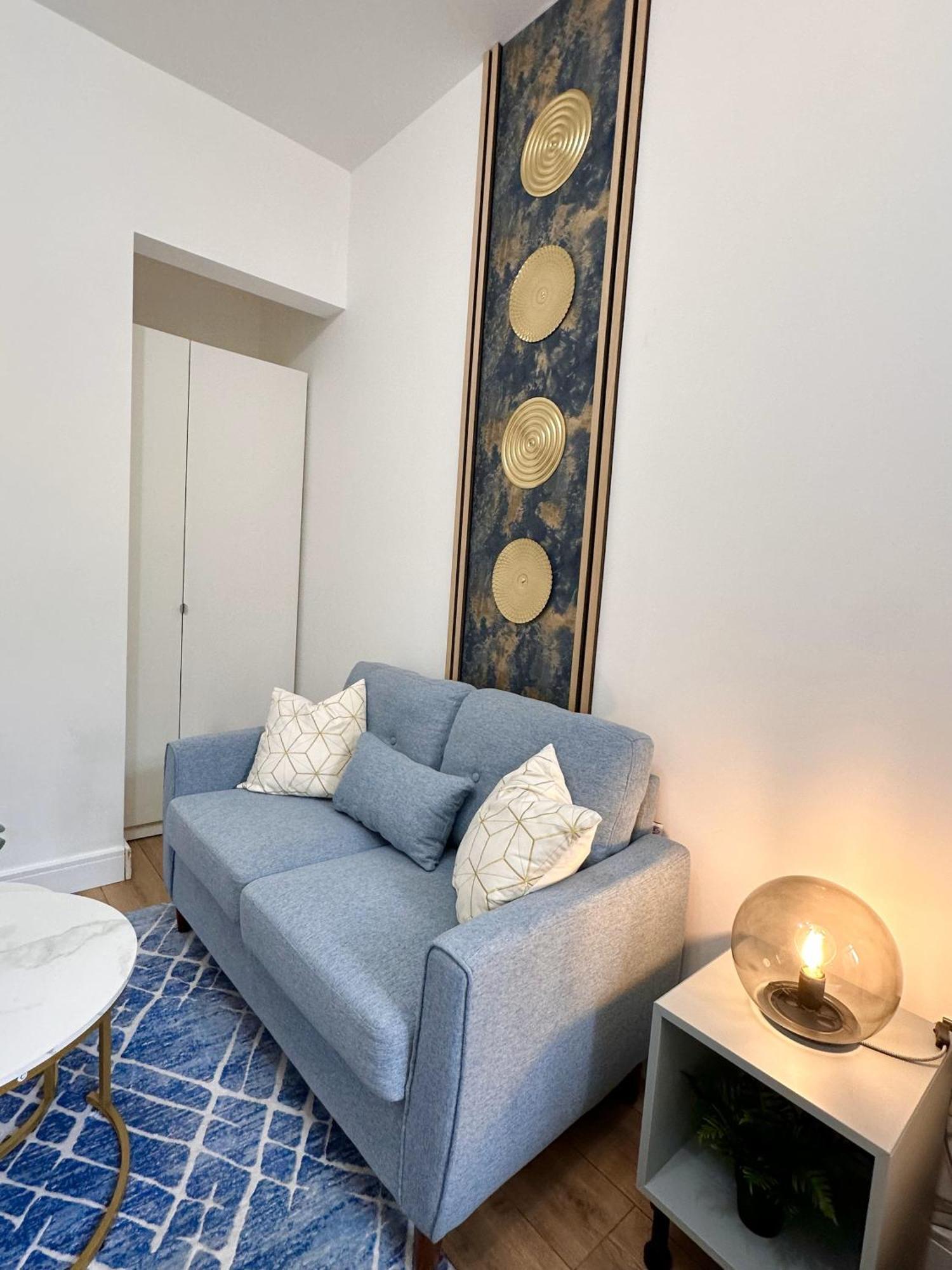 Guest house R2 - Newly Renovated Private With Its Own Kitchenette In Shared House By Qe Hospital