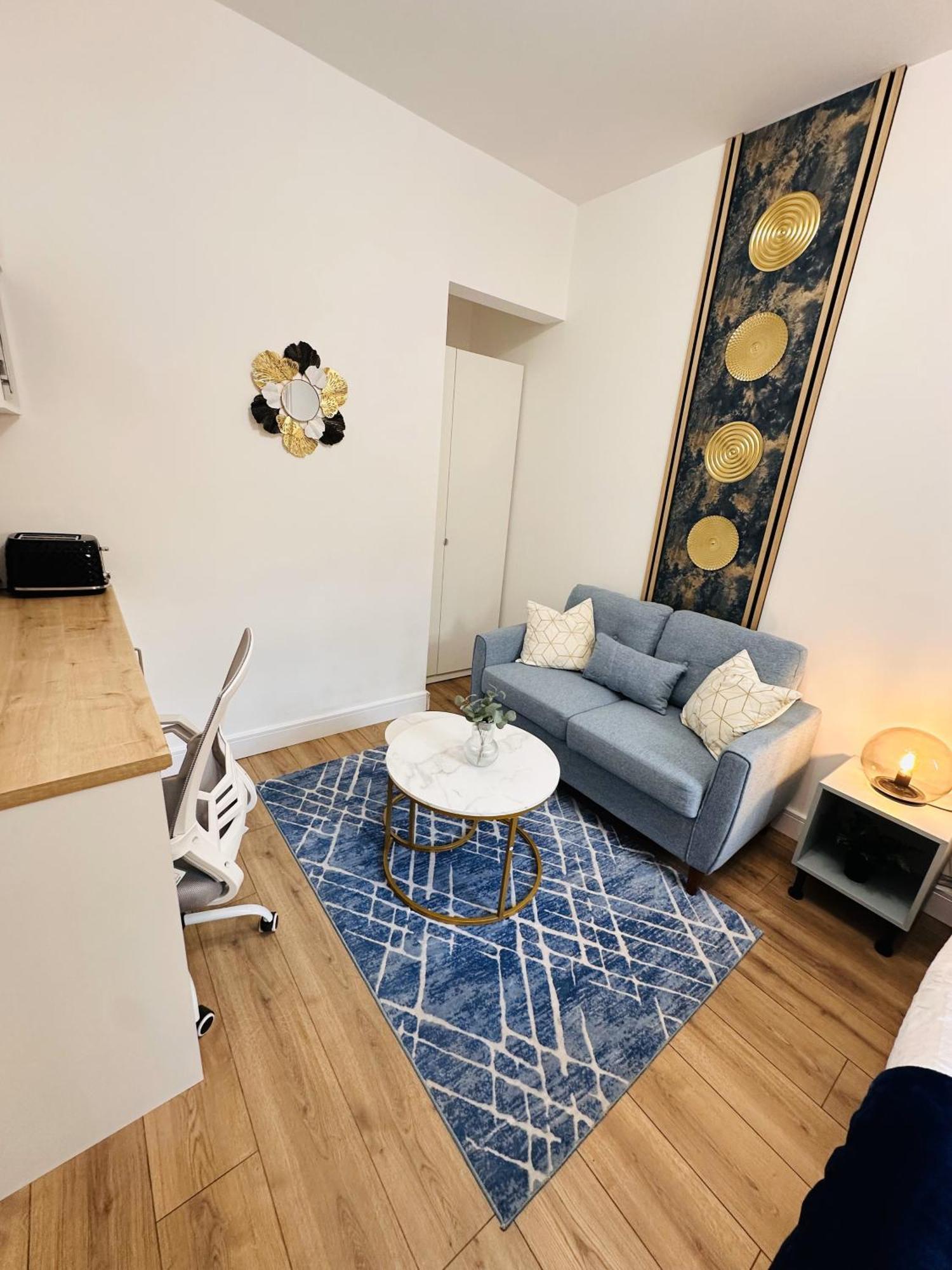 R2 - Newly Renovated Private With Its Own Kitchenette In Shared House By Qe Hospital * Birmingham
